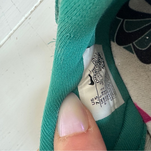 Nike  Dunk Low Disrupt 2 'Malachite'  Size 7.5 women's. Green and white Preowned - Picture 2 of 14